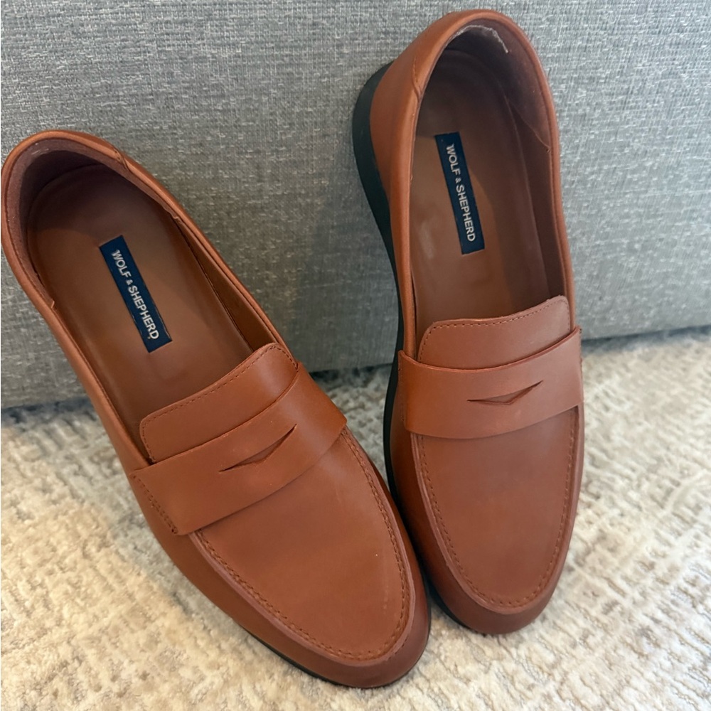 Wolf & Shepherd Men's Tan Loafers - brand new
